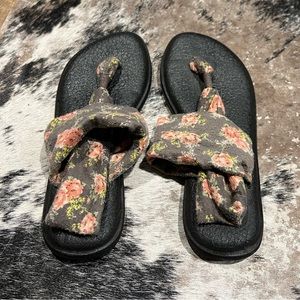 Women’s size 6 sanuk yoga sling sandal
